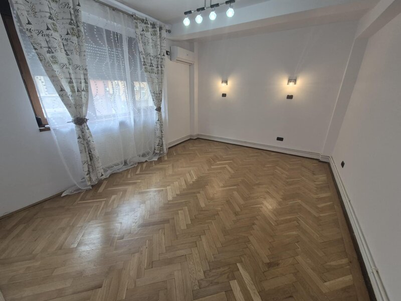 Calea Victoriei, Rond Sfintii Voievozi,